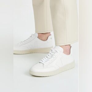 🅅🄴🄹🄰 V-12 Sneaker in White